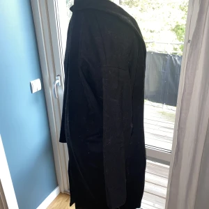 Höstkappa  - Höst eller vinterkappa som är använd några säsonger, men är fortfarande otroligt fräsch! 