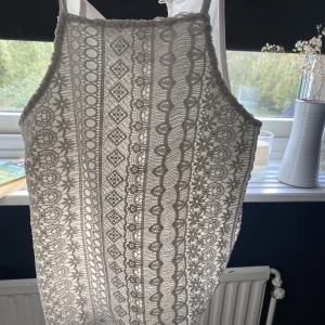 Linne - Jätte fint linne med fint mönster o detaljer!💕