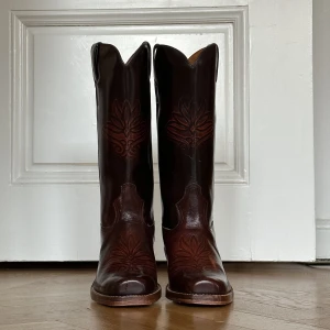 Cowboy boots - Leather cowboy boots made in Spain. They are in perfect condition and must have fall piece 🫶🏻