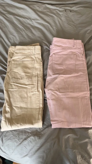 Jeans - Säljer båda jeansen från bikbok, samma model, samma stl, säljer pga att dom ej används längre, bra sick 150kr styck eller 250 för båda