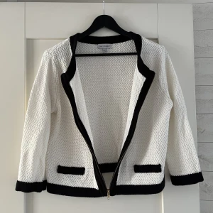 Kofta - Kofta från Kappahl i mycket bra skick, mer som en S/M