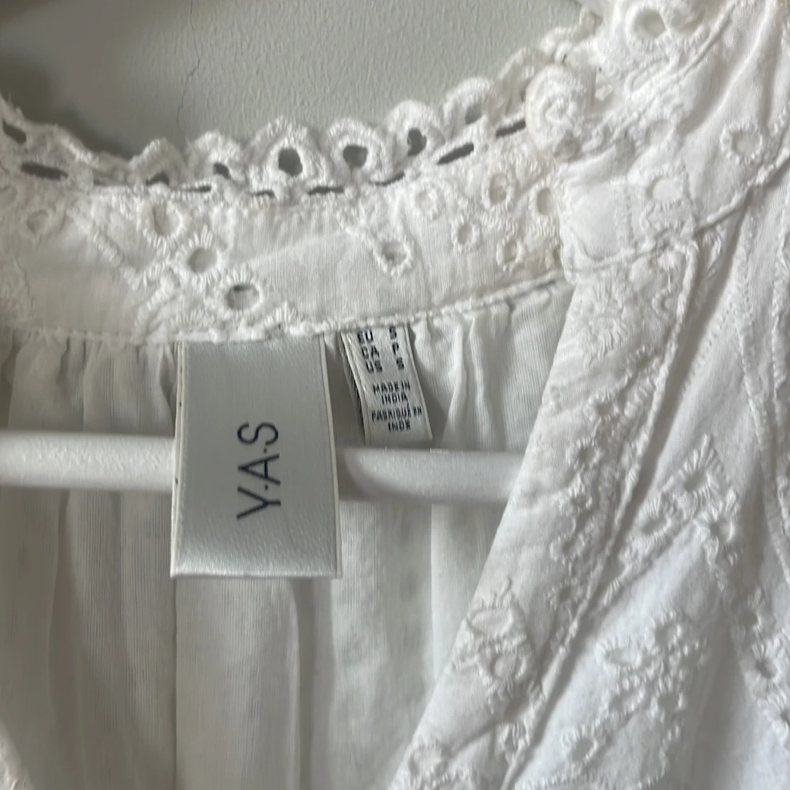 Vit klänning från YAS - 90