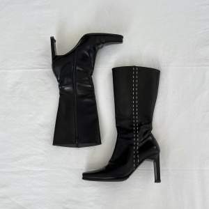 Snygga svarta vintage boots i äkta läder, storlek 36 🏹