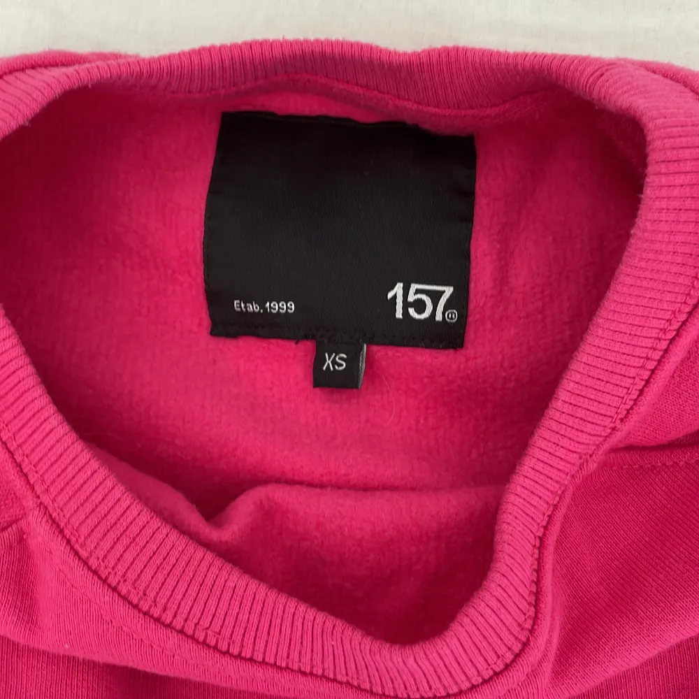 Rosa sweatshirt från lager 157 i fint skick . Tröjor & Koftor.