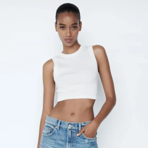 Zara topp - Stickat linne från zara i vit. 