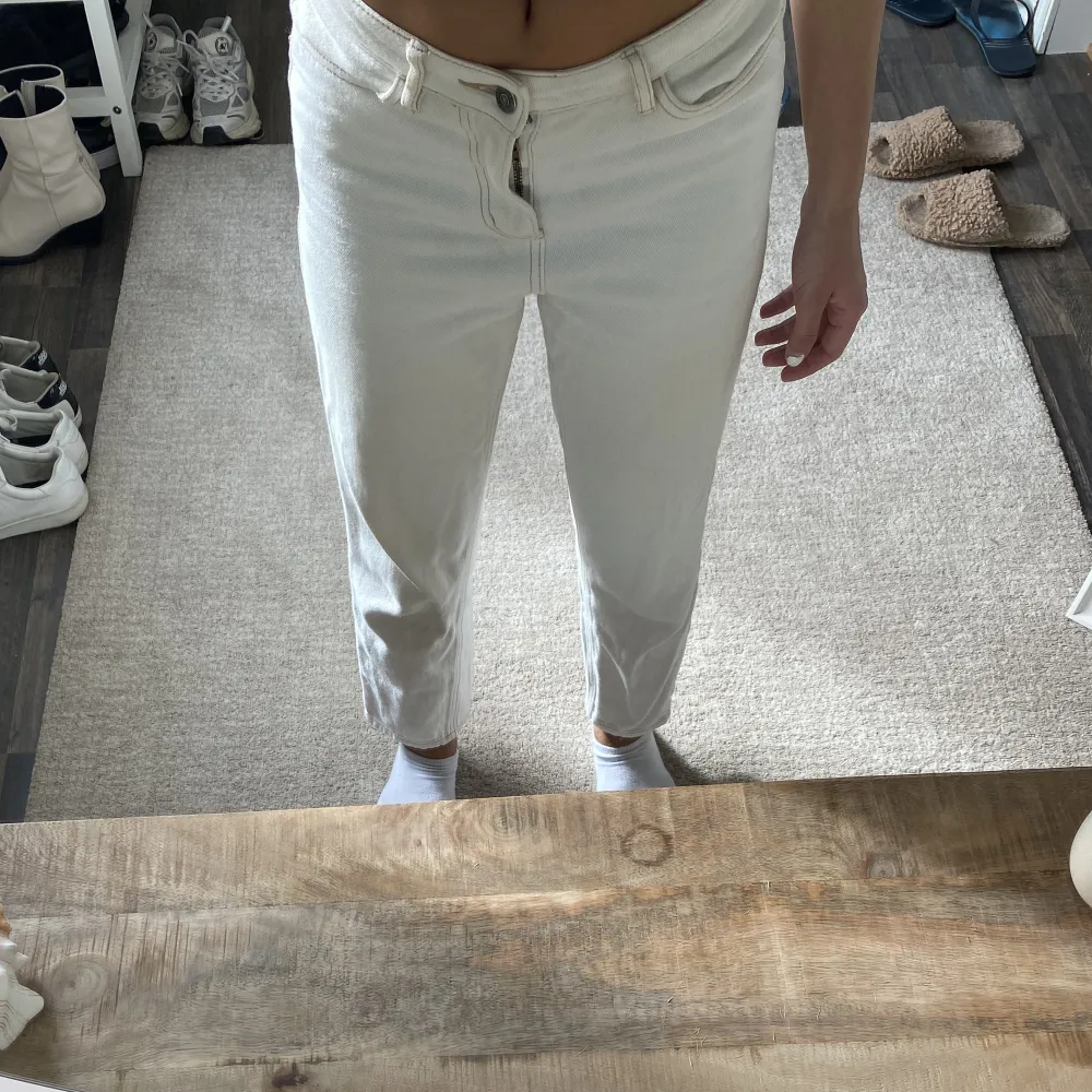 Säljer dessa jättesnygga jeans från Rut&Circle. Skriv för fler bilder💕. Jeans & Byxor.