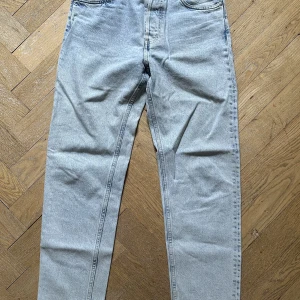 Weekday jeans - Barrel - Storlek 28/30. Knappt använda, se bilder. 