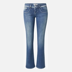 LTB jeans - Intressekonflikt på mina ltb jeans! De svarta har tappat lite färg längst men inget som jag stör mig på, (skriv för fler bilder) 😇 Än så länge är det en intressekoll och jag är mest inne på att sälja de två blå 💞