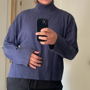 Tröja från BikBok  - Säljer denna som jag aldrig fått användning av. Bra skick och den sticks inte.