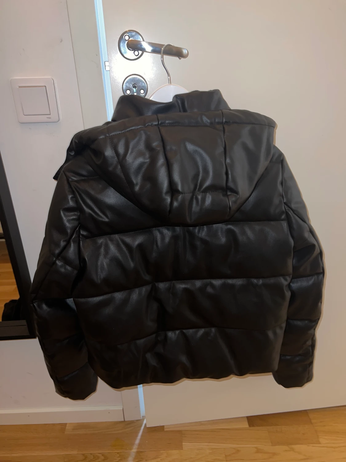 Svart vinterjacka NA-KD  - 90