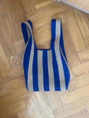 Väska från Envii - Superfin totebag från Envii. I nyskick! Köp direkt för 80kr i appen