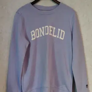Tja, säljer den här Bondelid sweatshirten den är i nyskick och nästan aldrig använd. Storlek S Skick 9/10