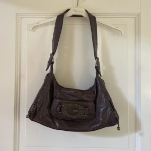 Brun handväska  - Brun handväska i fakeläder! Direktpris: 300kr