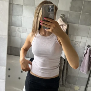 Pastell-lila baslinne - Jättefint baslinne i en pastell-lila färg💜 storlek xs, från Gina 