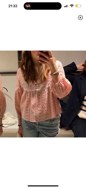 Blus - Säljer denna jättefina blusen från zara då den inte kommer till användning.