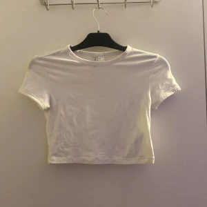 Topp - Jätte bra skick använd en gång. Str M men passade även på mig som har str xs/s