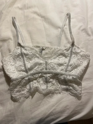 Topp  - Jättesöt topp från Nelly knappt använt 