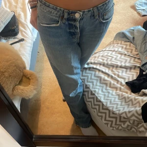 Jeans  - Jättesnygga lite baggy jeans från zara som är jätte sköna och fina. 