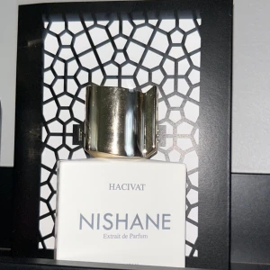 Nishane Hacivat - Säljer nu min 40 ml / 50 nishane hacivat extrait de parfum Sjukt fin doft med lång långbarhet och projektion.  Frakt inkl i pris.  Frakt eller upphämtning på min adress.