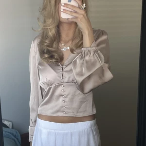 Blus  - Sjukt vacker blus från Bikbok🤩💕