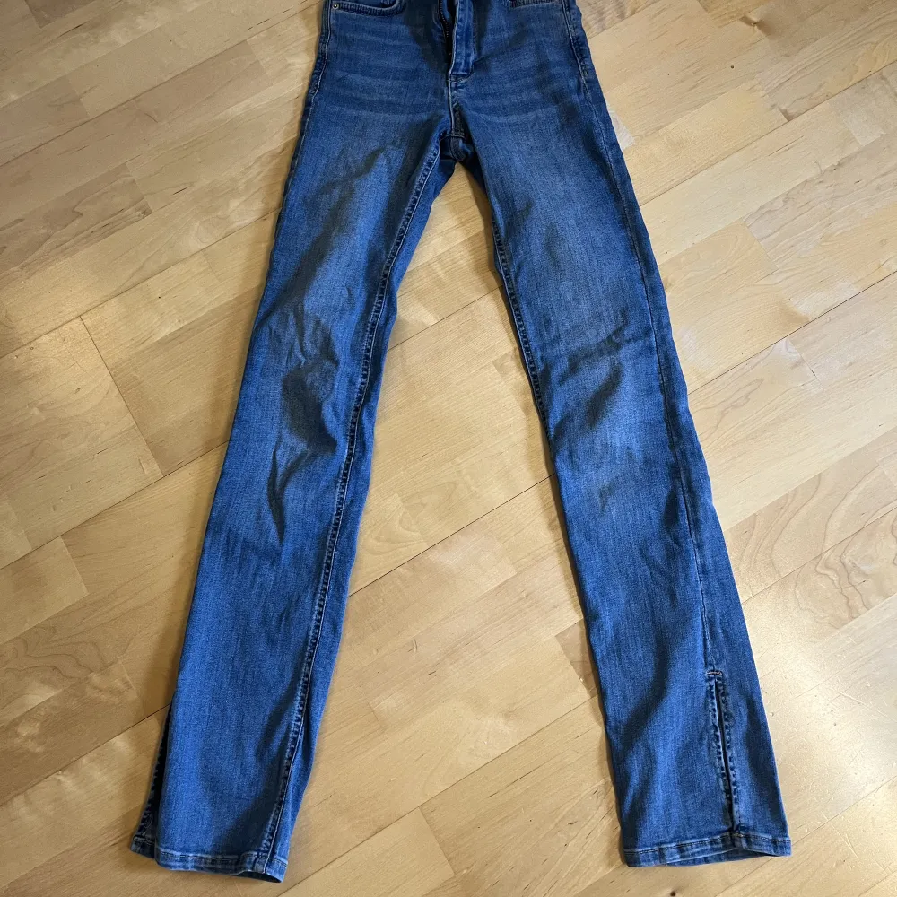 Bootcut jeans från Gina. Sparsamt använda🥰 blev för korta på mig som är 170:(. Jeans & Byxor.