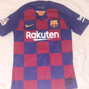 Barca kit - Skick: 10/10, materialet är i perfekt skick och det finns inget fel med tröjan 