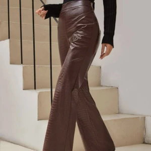 Bruna skinnbyxor  - Bruna skinnbyxor, precis som nya då de endast är använda 1 gång🤎