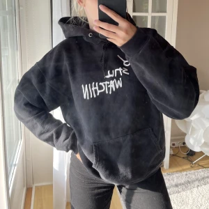 Thrasher hoodie - Svart hoodie från Thrasher, använd men i fint skick! Nypris: 650kr 💌