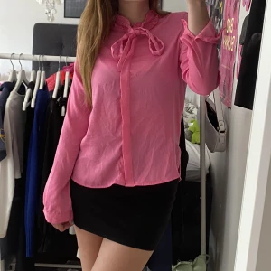 Blus - såå fin blus med knytning 🩷