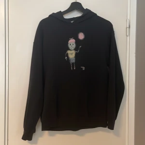  brand of roses hoodie  - Brand of rosens hoodie i storlek M men sitter som S