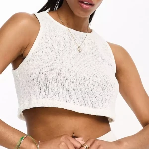 Helt ny topp - Vit somrig topp, helt ny med prislapp kvar.