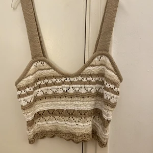 Söt stickad - Stickad topp, perfekt till stranden. Aldrig använd