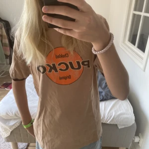 T-shirt  - Fin pucko t-shirt🧋