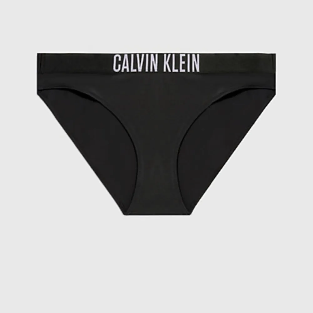 Säljer mina helt ny Calvin Klein bikini underdel i storlek xxs har aldrig använt pågrund av att jag inte riktigt gillade hur den satt på mig . Övrigt.