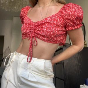 Topp - Somrig topp från Nelly. Storlek 36 Möta upp i Stockholm, eventuell fraktkostnad tillkommer!🫶🏽