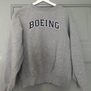 Sweatshirt - Ingen storlek finns men det är en XS/S.