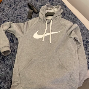 Nike kofta  - Använd 2 gånger väldig skön och softigt 