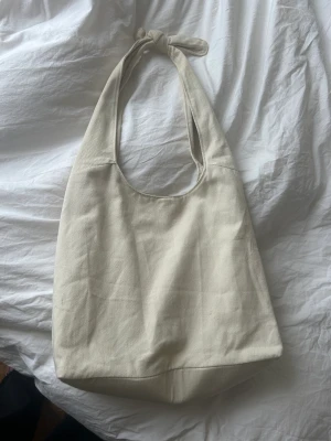 Tygväska - Säljer min tygväska. Köp direkt för 100kr+ frakt i appen eller buda i dm 