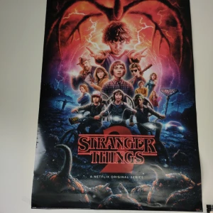 Stranger things 2 poster - Stranger things 2 poster bra skick. Nypris 199kr