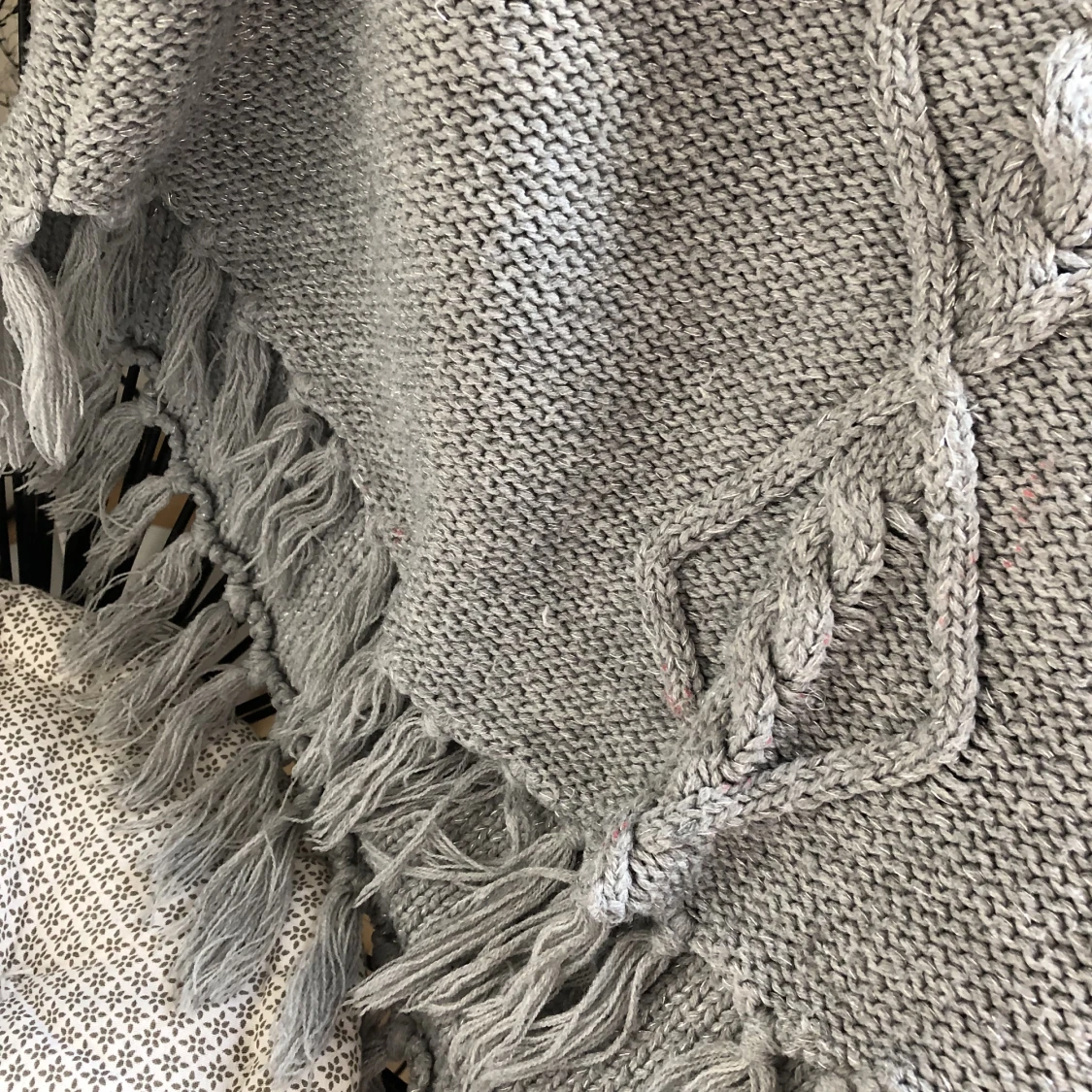 Är typ en grå Poncho  - 90