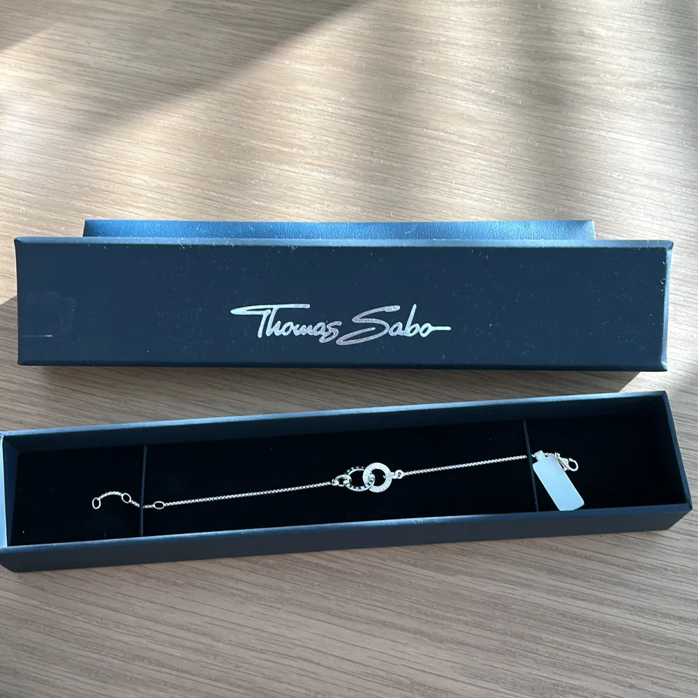 Silver armband från Thomas Sabo, aldrig använd. Säjer 999:-. Accessoarer.