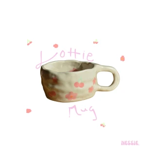 Lottie mug  - Handgjord mugg av mig<3 muggen är mat, mirko och ungssäker. Finns endast en Lottie Mugg så passa på!!💗 Dimensioner: 10.5 cm diameter 6 cm lång