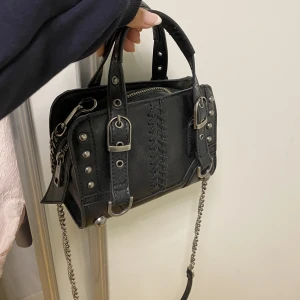 Zara väska - Fin zara väska som är helt slutsåld! Säljer då den inte kommer till användning längre💕