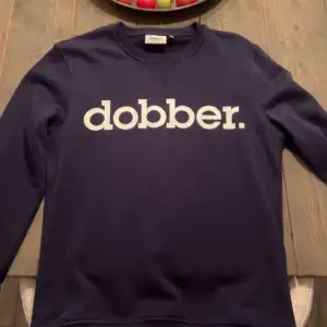 Säljer en helt oanvänd Dobber sweatshirt. Storlek S Herr. Passa även M Nypris 599