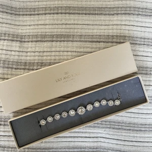 Lily and Rose armband - Aldrig använd!