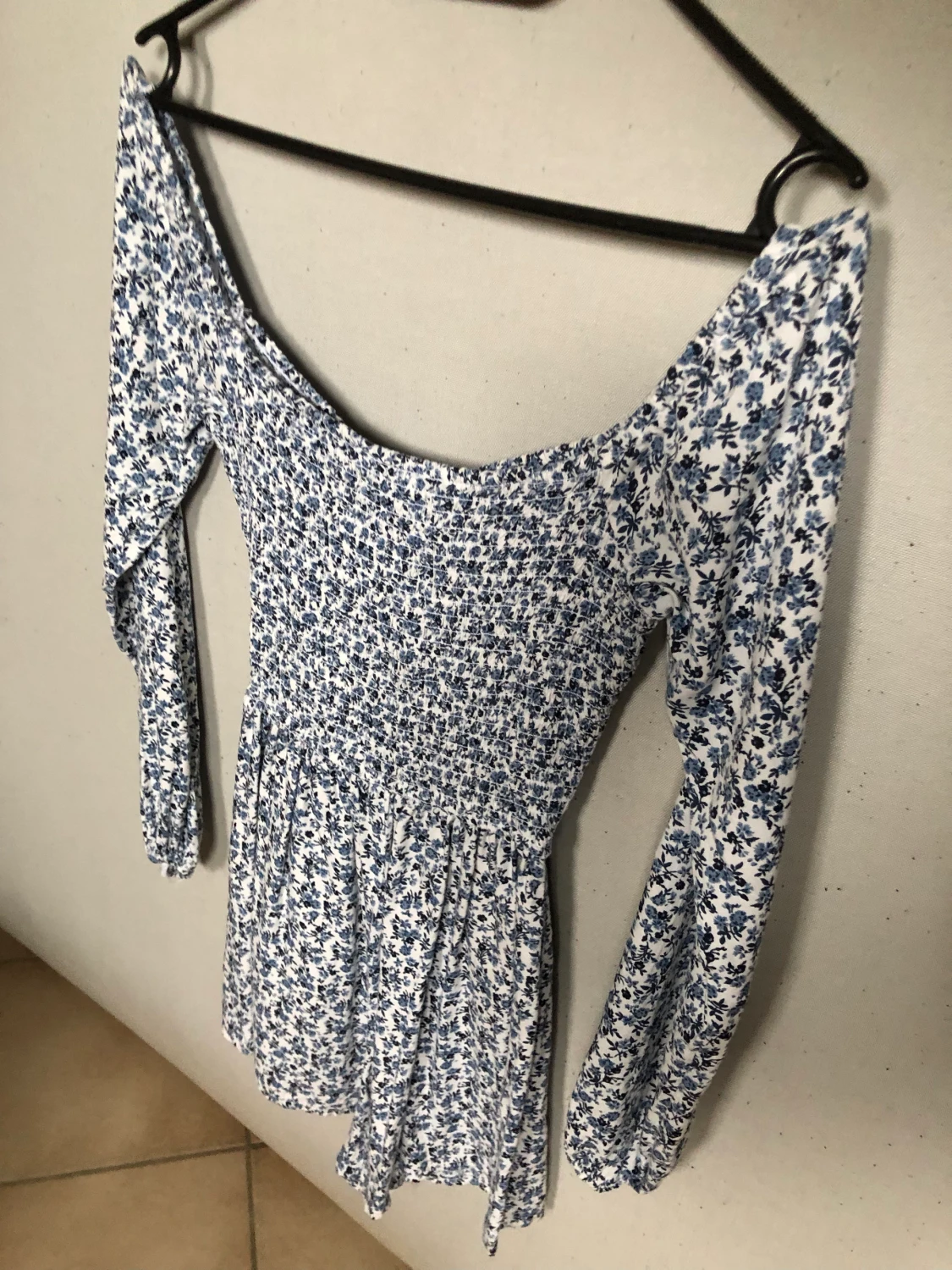 Långarmad blommig playsuit från hollister storlek XS - 90