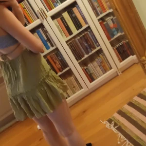 Klänning  - En jätte söt klänning som är olivgrön. Lite kortare men väldigt fin. Nästan som linne material. Väldigt fint att ha till stranden men en bikini under💚💚