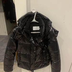 Calvin Klein jacka  - Säljer min älskade Calvin Klein Jack då jag vill ha en annan nyskick bara använd få tal gånger 💞pris går att diskutera 