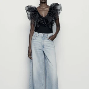 Bodysuit zara - Säljer denna bodysuit som är helt oanvänd. Lappar finns kvar! Säljes då den inte kommer till användning 200+frakt💕