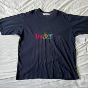 Storlek XL, superfin t-shirt som är väldigt svår att hitta i detta skicka!